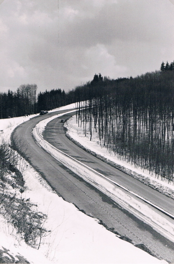 Pflastertrasse im Winter