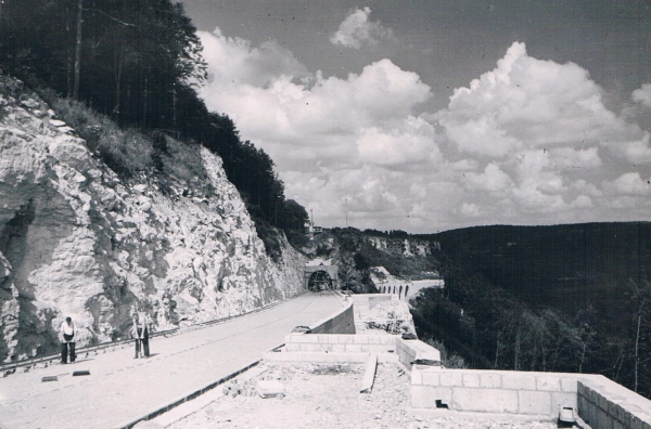 Arbeiten an der Straßendecke