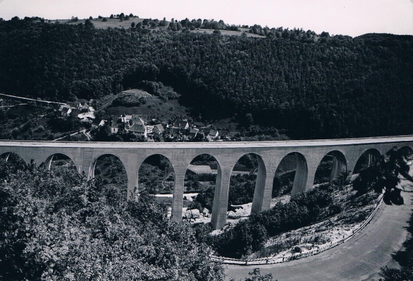 Wiederaufgebaute Brücke